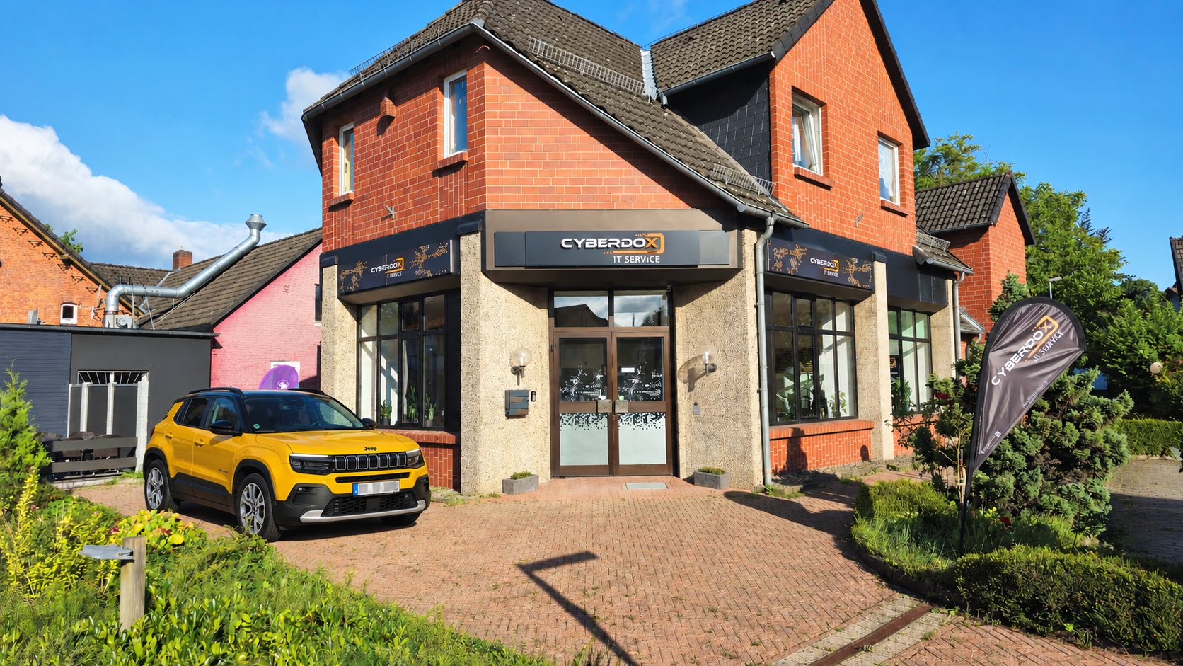 Büro von Cyberdox IT Service mit gelbem Jeep davor